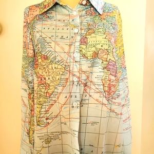 World map shirt by Misslook